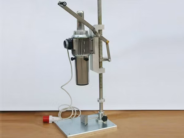 Capsulator cu role